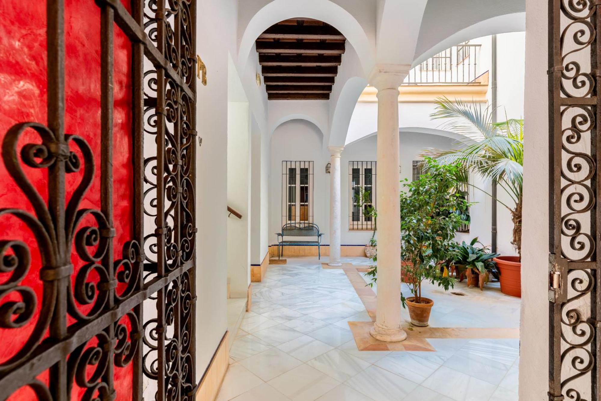 Antigua Casa Típica Sevillana Rehabilitada En Casco Histórico