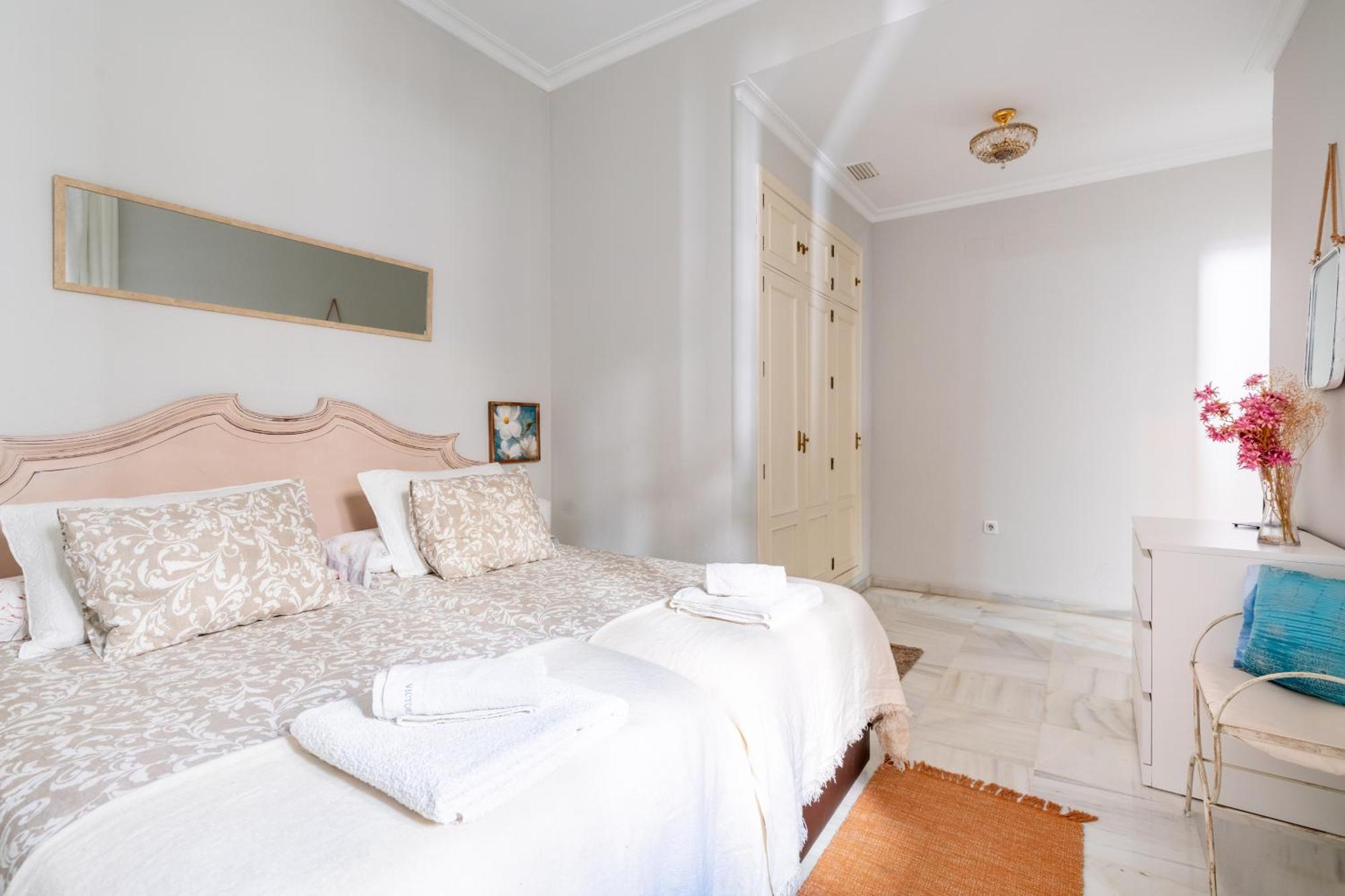 Antigua Casa Típica Sevillana Rehabilitada En Casco Histórico * Sevilla
