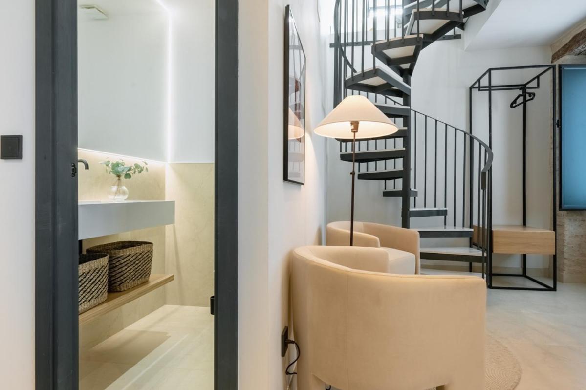Luxurious Duplex 1bd 1bth Over Casa Pilatos Sevilla