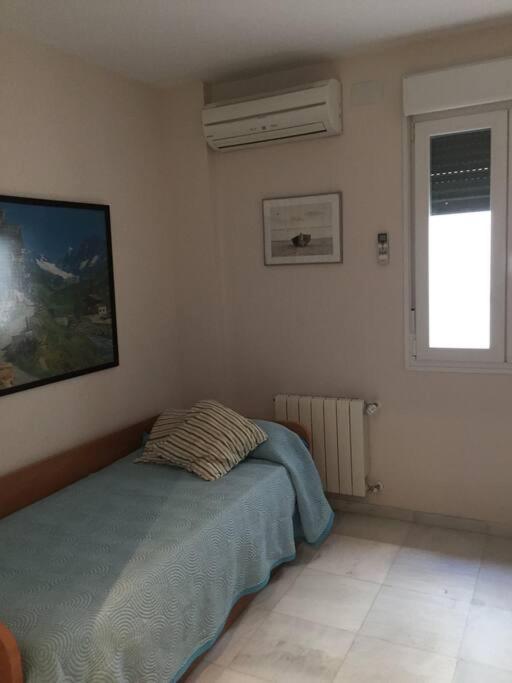 Amplio Piso En Nervion, Excelente Zona De La Ciudad. Apartamento