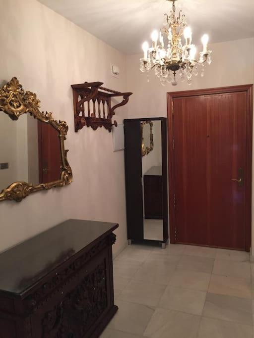Apartamento Amplio Piso En Nervion, Excelente Zona De La Ciudad.