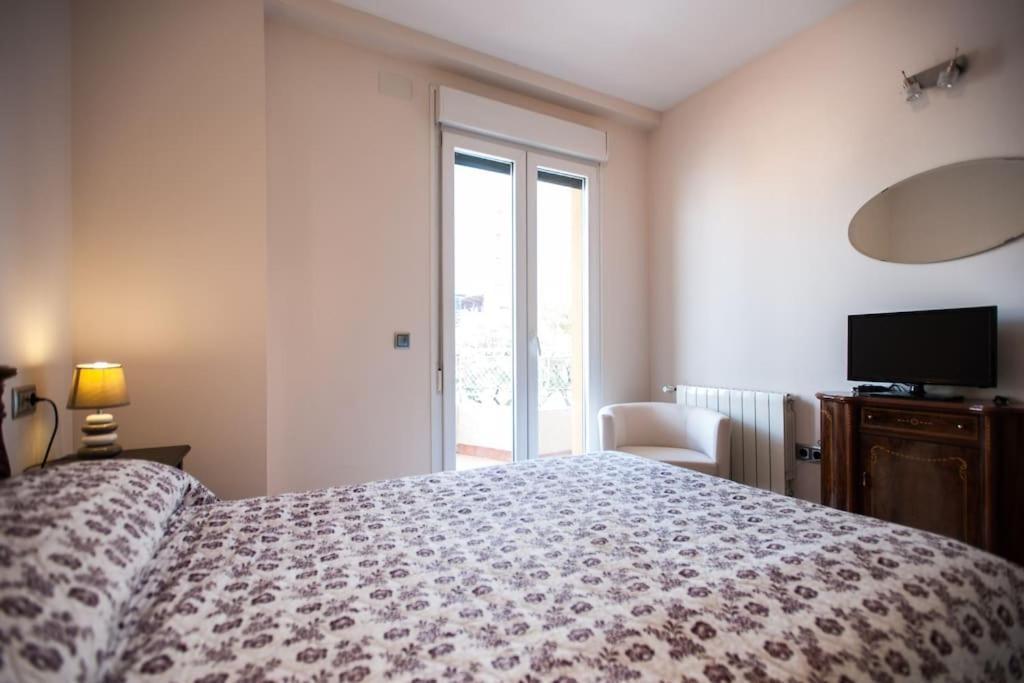 Amplio Piso En Nervion, Excelente Zona De La Ciudad. Apartamento Sevilla