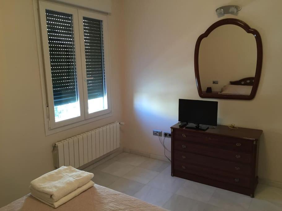 Apartamento Amplio Piso En Nervion, Excelente Zona De La Ciudad. Sevilla