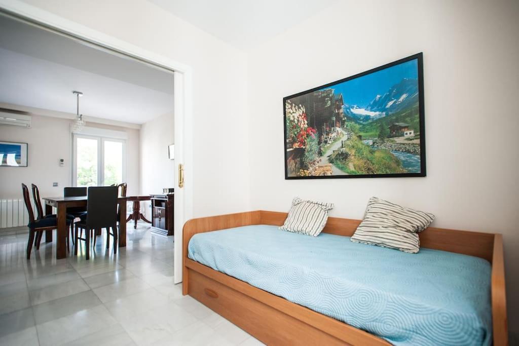 Apartamento Amplio Piso En Nervion, Excelente Zona De La Ciudad. *