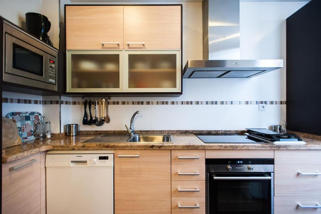 Amplio Piso En Nervion, Excelente Zona De La Ciudad. Apartamento *