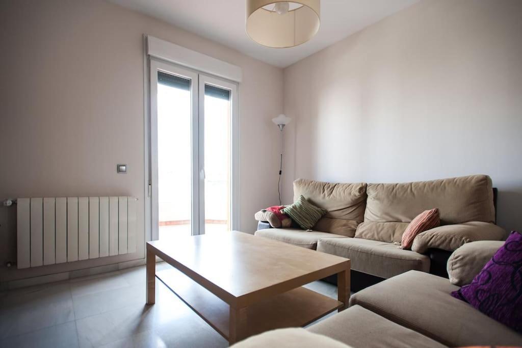 Apartamento Amplio Piso En Nervion, Excelente Zona De La Ciudad.