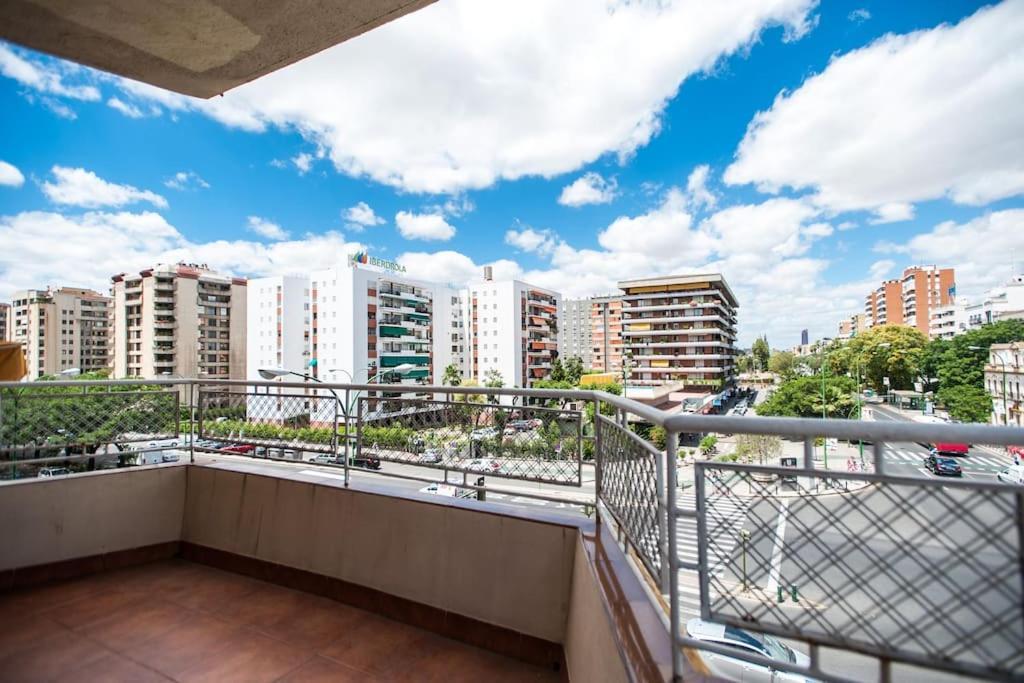 Apartamento Amplio Piso En Nervion, Excelente Zona De La Ciudad. Sevilla