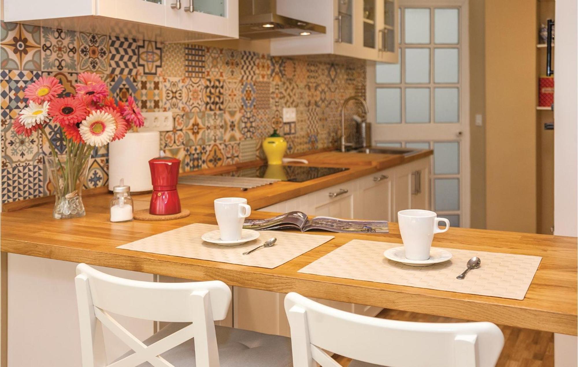 Amazing In With Kitchen