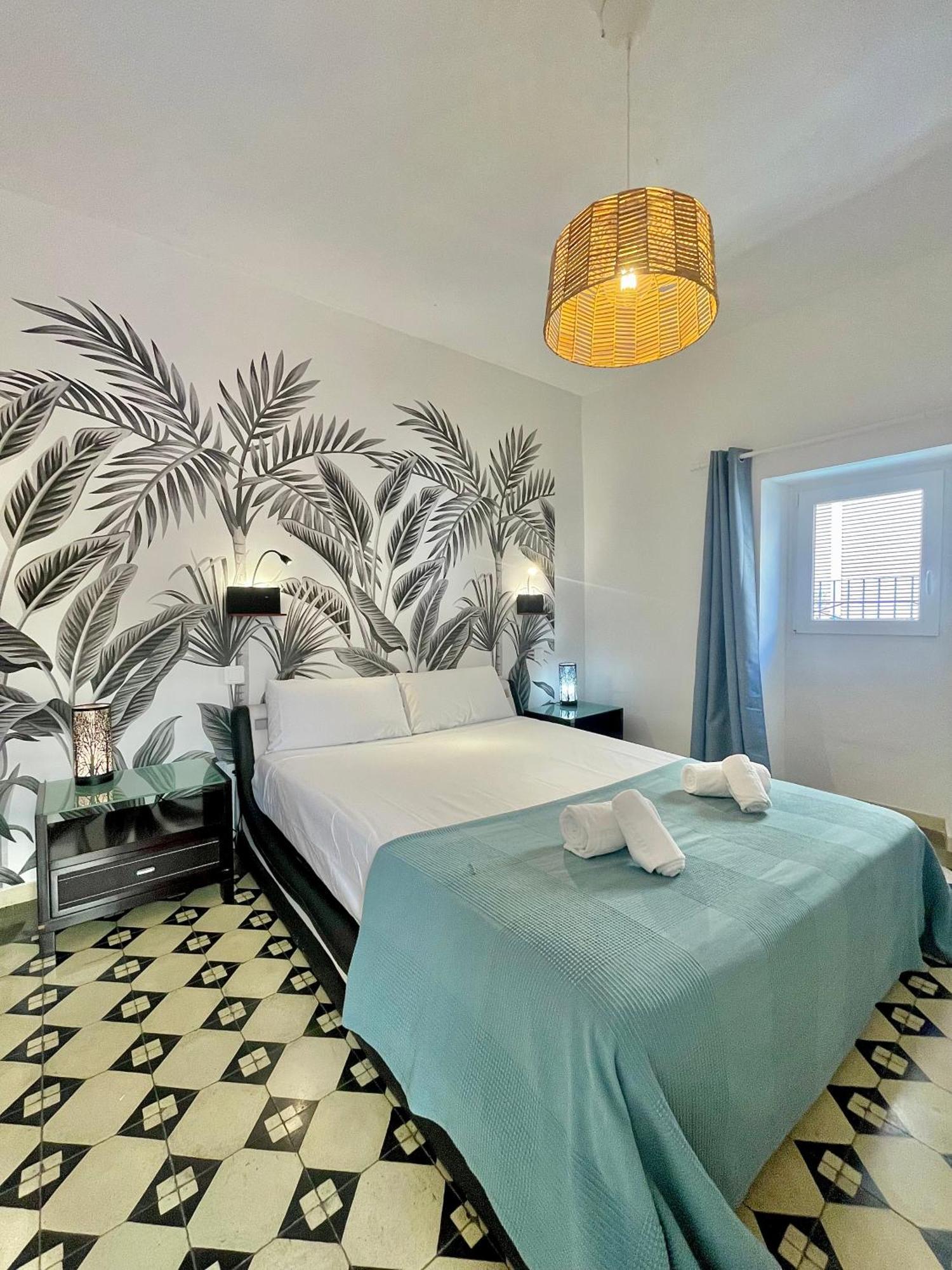 Villa House -rooftop&jacuzzi -stayinseville