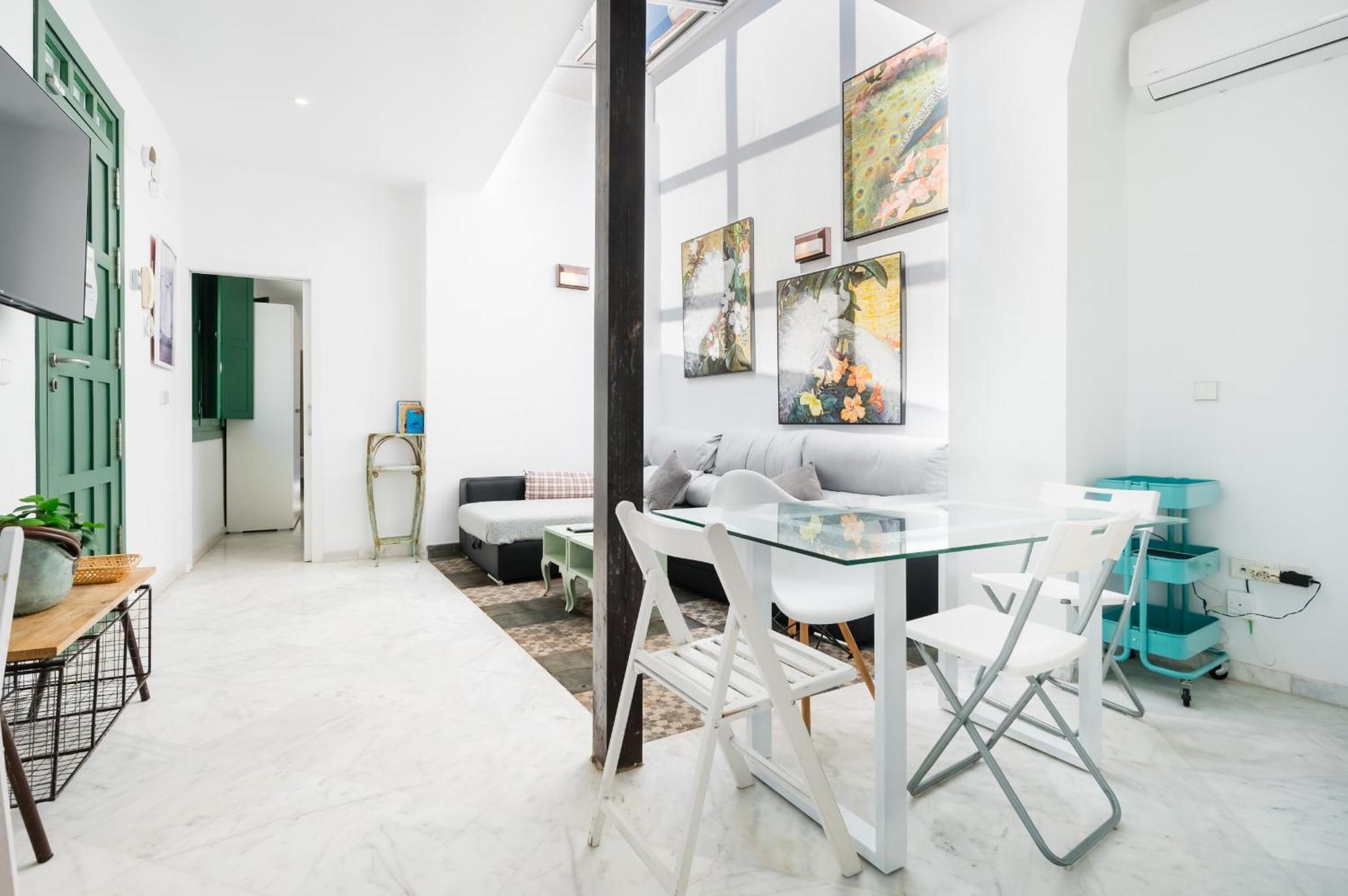 Penthouse Con Terraza- 2d 2b- Triana Apartment