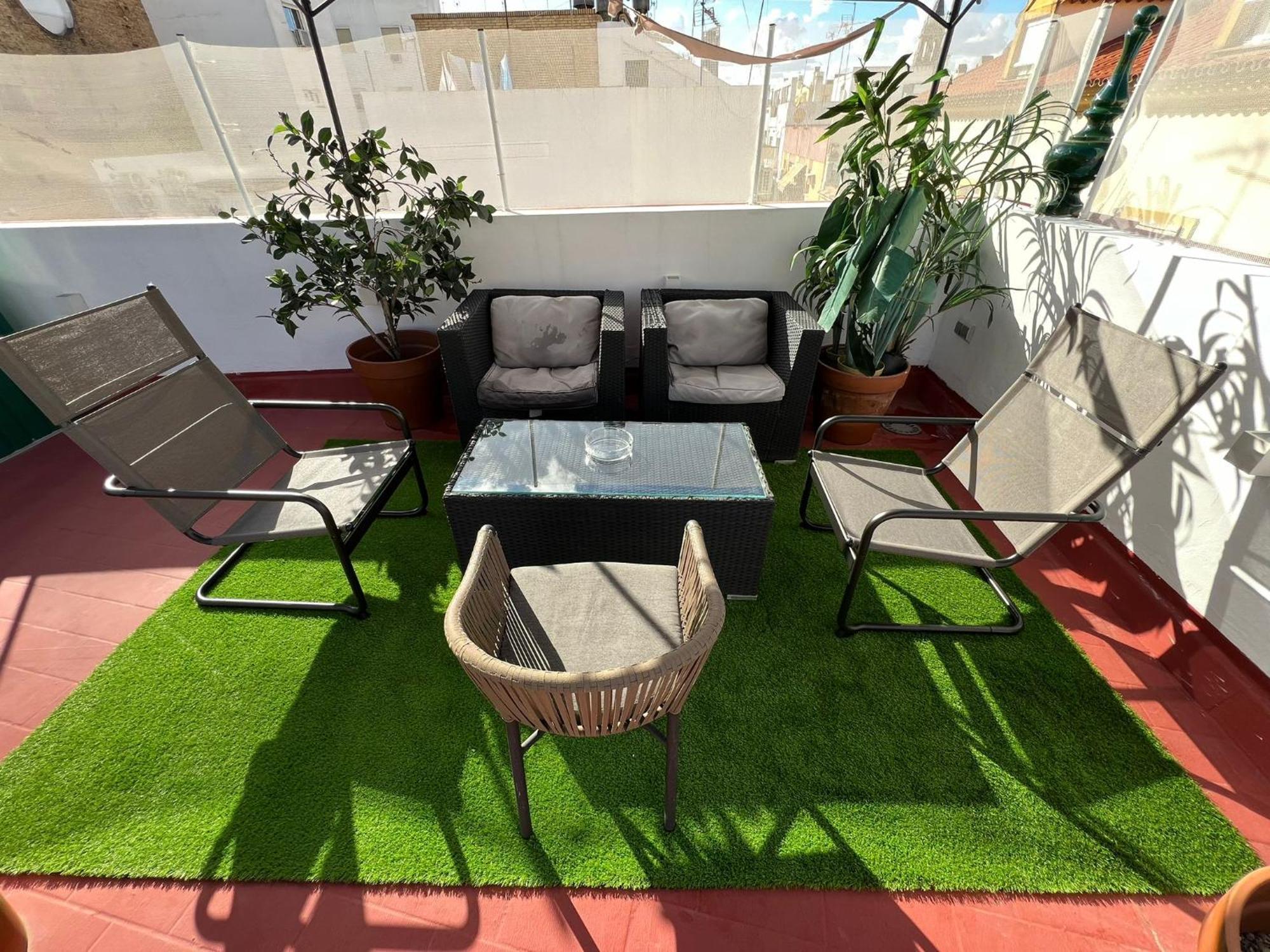 Penthouse Con Terraza- 2d 2b- Triana Apartment