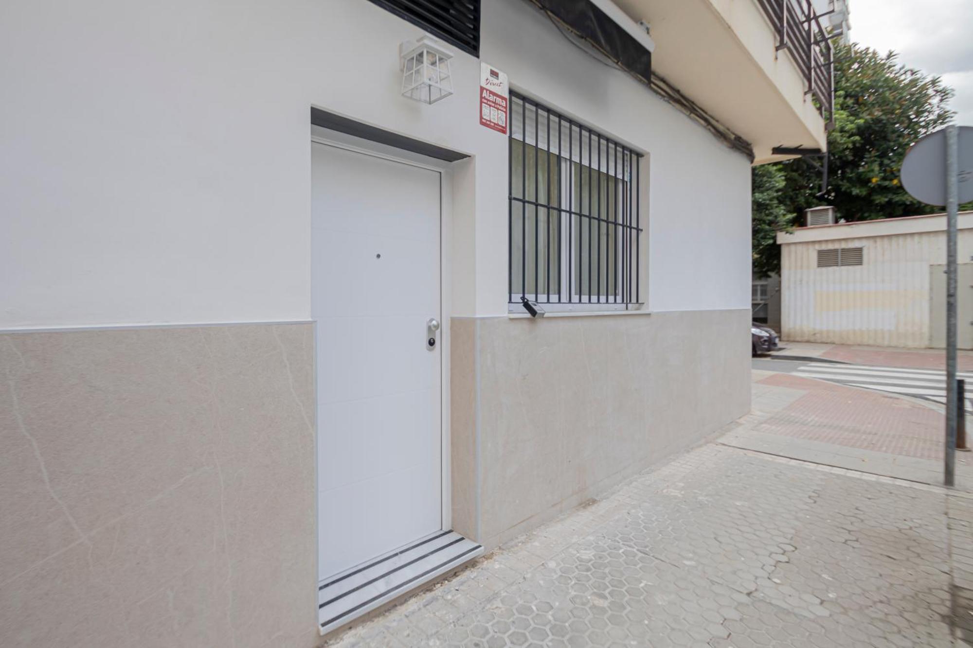 New! Stunning Modern 2br Next To Feria