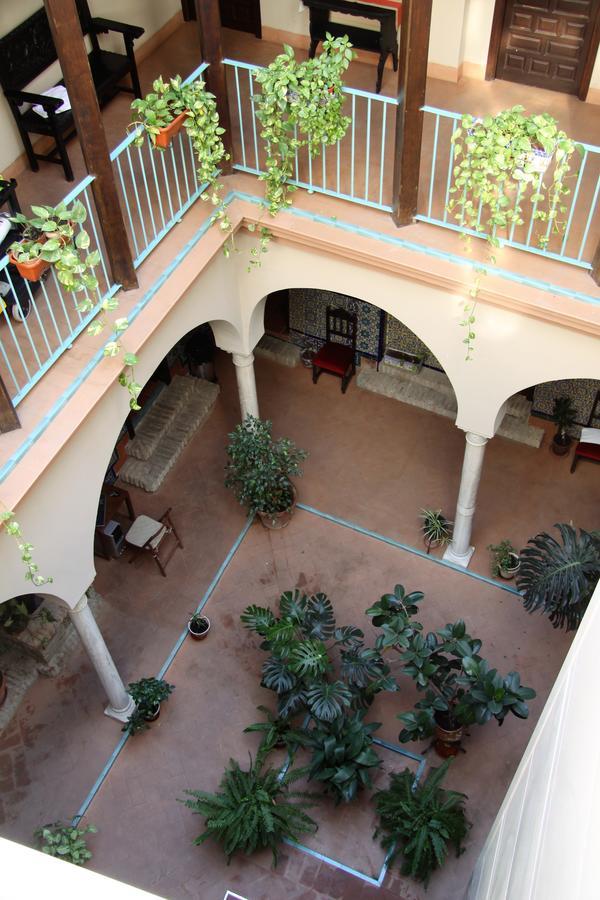 Patio De Cruces *