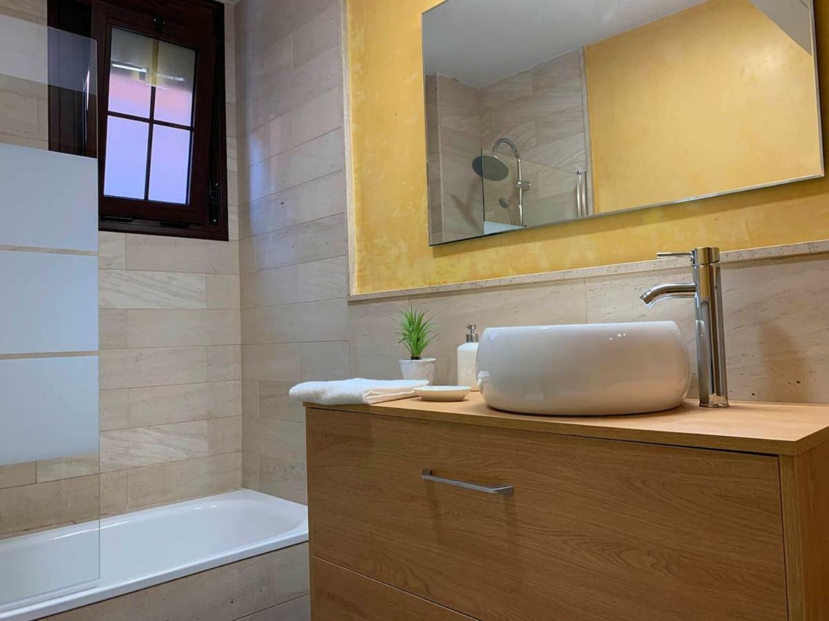 Apartamento Luz Y Tranquilidad En El Casco Histórico - Parking Gratis Sevilla