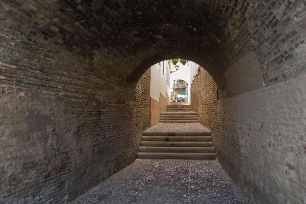 Castilla Triana Courtyard By Valcambre Apartment