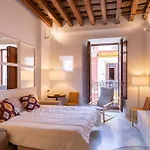 Hernando Colon Deluxe Suite by Valcambre