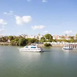 TRIANA en plena calle BETIS MARAVILLOSO Apart.