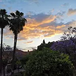 Bright Modern Residencial Home - Single Room With Shared Bathroom Near Airport