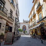 Apartamento tranquilo y con encanto en Palacio Sevillano, junto Catedral A Acond y WIFI