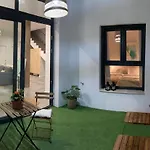 Acogedor Apartamento En Semisotano Con Patio Y Cerca De La Plaza De Espana
