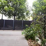 Bajo Luminoso En Barrio De Nervion