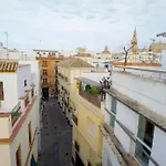 RentalSevilla Luminoso apartamento con terraza en la Maestranza