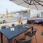 RentalSevilla Luminoso apartamento con terraza en la Maestranza