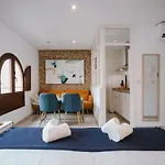 Complete Studio With Terrace - 1Bth- La Giralda