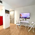 Deluxe Triana Center