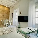 Modern Apartment In The City Centre, La Alameda