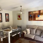 Apartamento En Luis Montoto, Nervion. Centrico