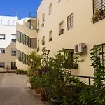 Medina Apartment And Parking Historical Center