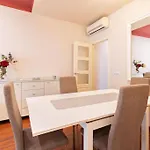 Triana Justino Suite By Valcambre