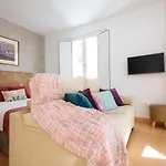 Hostly Acetres 2A-Penthouse In City Center-Fibre-Parking Opt