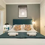 Comfortable Duplex- 1Bd 2Bth- Dean Miranda