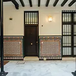 Comfortable Duplex- 1Bd 2Bth- Dean Miranda