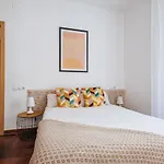 Homeyseville- Bright Apartment At Santa Cruz 6 Pax, Parking Optional