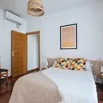Homeyseville- Bright Apartment At Santa Cruz 6 Pax, Parking Optional