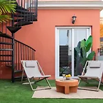 Suites Santas Patronas, Maestranza