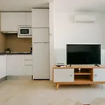 O&L Lumbreras: Bright Duplex With Private Terrace