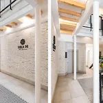 Lola 14 Suite Apartment