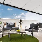 Lola 14 Suite Apartment
