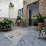 Apartamento En El Fontanal, Casa- Patio De Vecinos