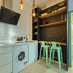 Dos de Mayo Loft by Valcambre