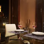Luxury Apartment With Views To Alcazar, Cathedral And Giralda.