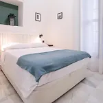 Monkeys Apartments Cervantes
