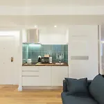 Decorated And Renovated- 2Bd 2Bth- Center