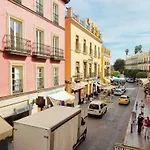 Homeyseville- Bright Apartment At Santa Cruz 6 Pax, Parking Optional