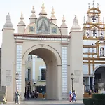 San Luis Downtown & Pool Apartment
