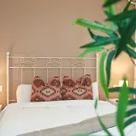 Spacious 2 Bedroom Apt In The Heart Of Triana